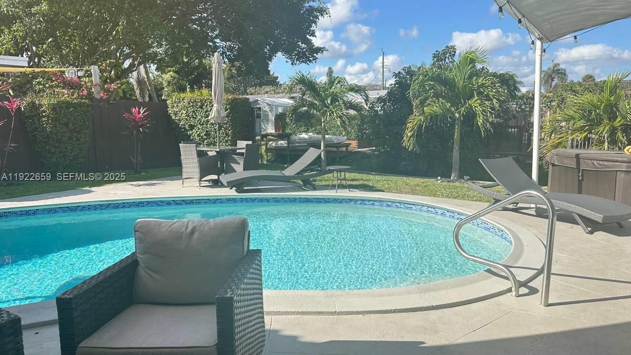 For Rent: $4,200 (3 beds, 2 baths, 1366 Square Feet)