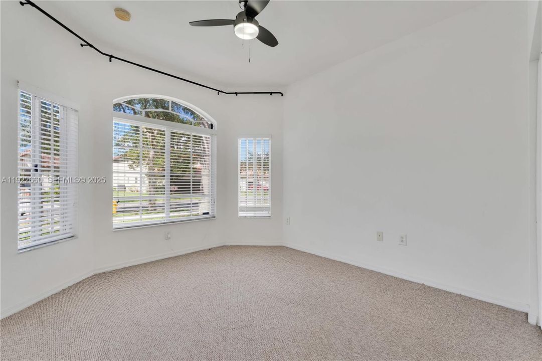 En Venta: $525,000 (3 camas, 2 baños, 1759 Pies cuadrados)