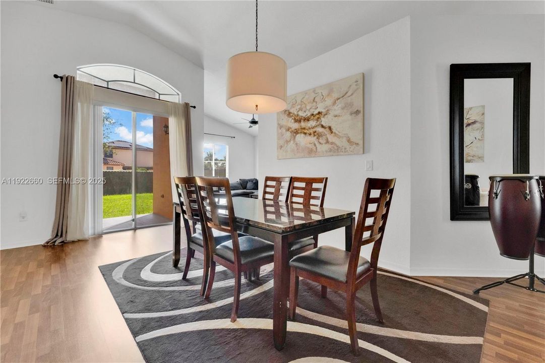 En Venta: $525,000 (3 camas, 2 baños, 1759 Pies cuadrados)