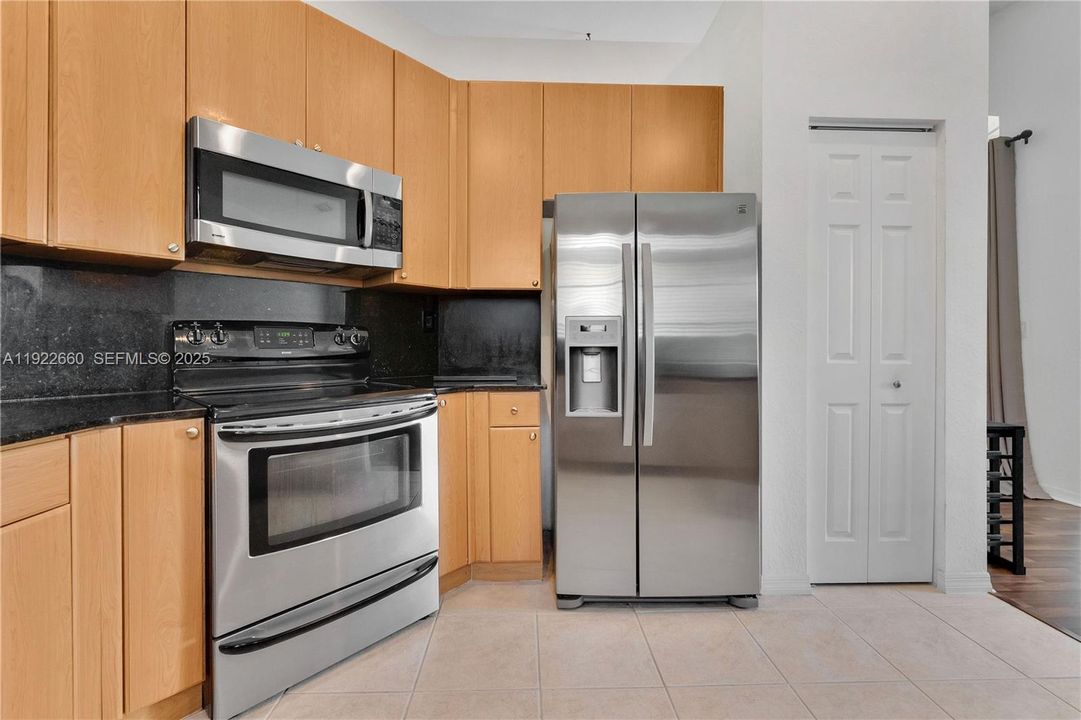 En Venta: $525,000 (3 camas, 2 baños, 1759 Pies cuadrados)