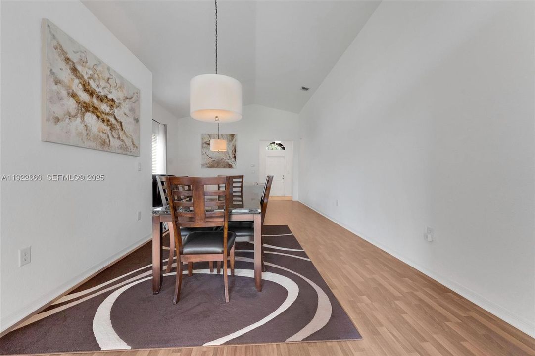 En Venta: $525,000 (3 camas, 2 baños, 1759 Pies cuadrados)