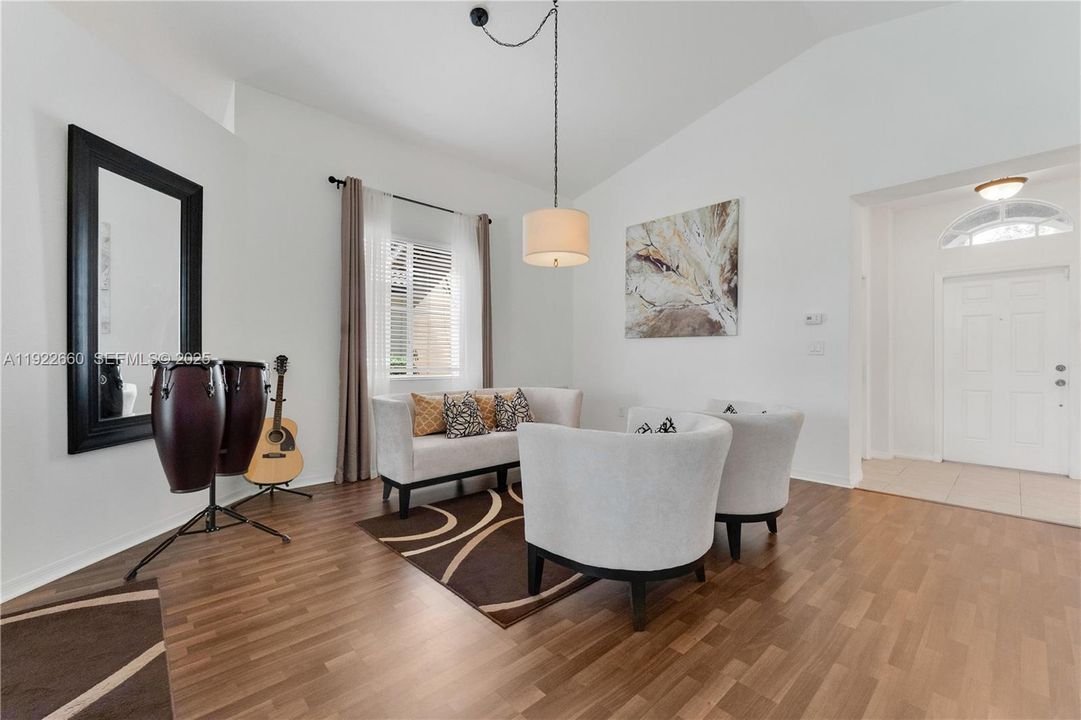 En Venta: $525,000 (3 camas, 2 baños, 1759 Pies cuadrados)