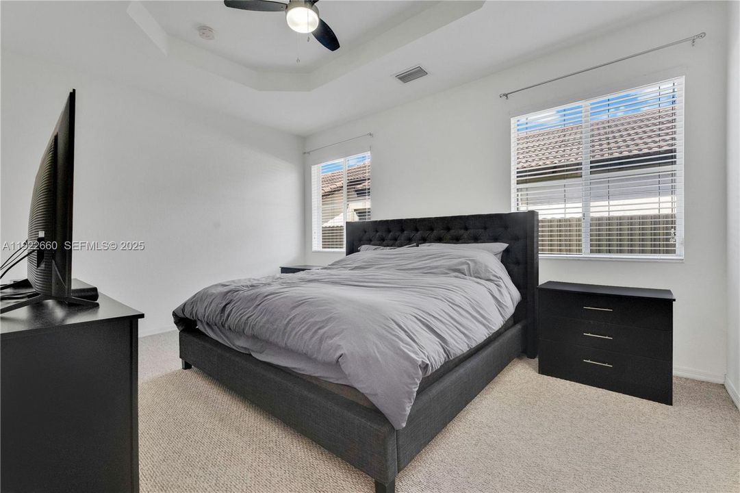 En Venta: $525,000 (3 camas, 2 baños, 1759 Pies cuadrados)