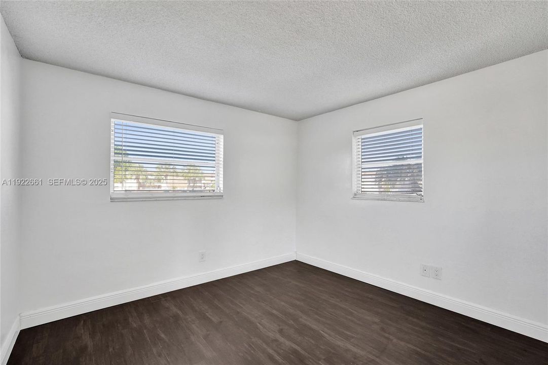 待售: $239,000 (2 贝兹, 2 浴室, 856 平方英尺)