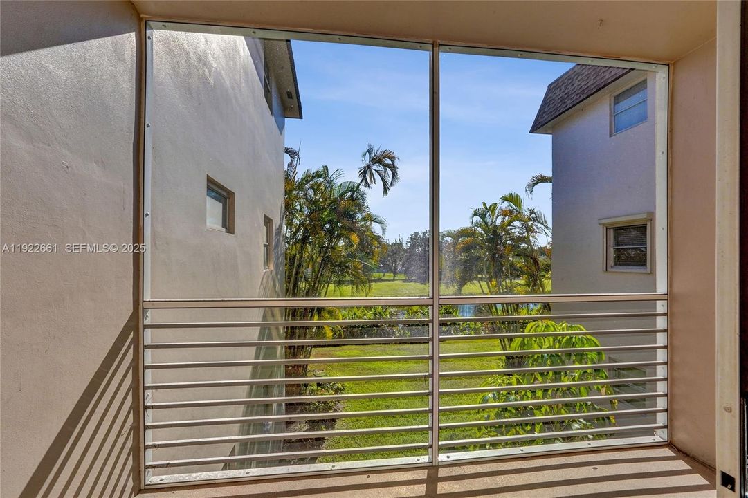 待售: $239,000 (2 贝兹, 2 浴室, 856 平方英尺)