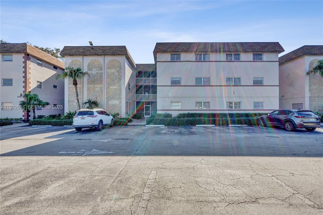 待售: $239,000 (2 贝兹, 2 浴室, 856 平方英尺)