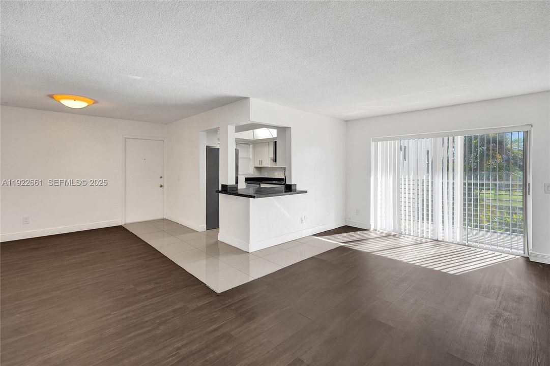 待售: $239,000 (2 贝兹, 2 浴室, 856 平方英尺)