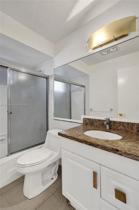 待售: $239,000 (2 贝兹, 2 浴室, 856 平方英尺)