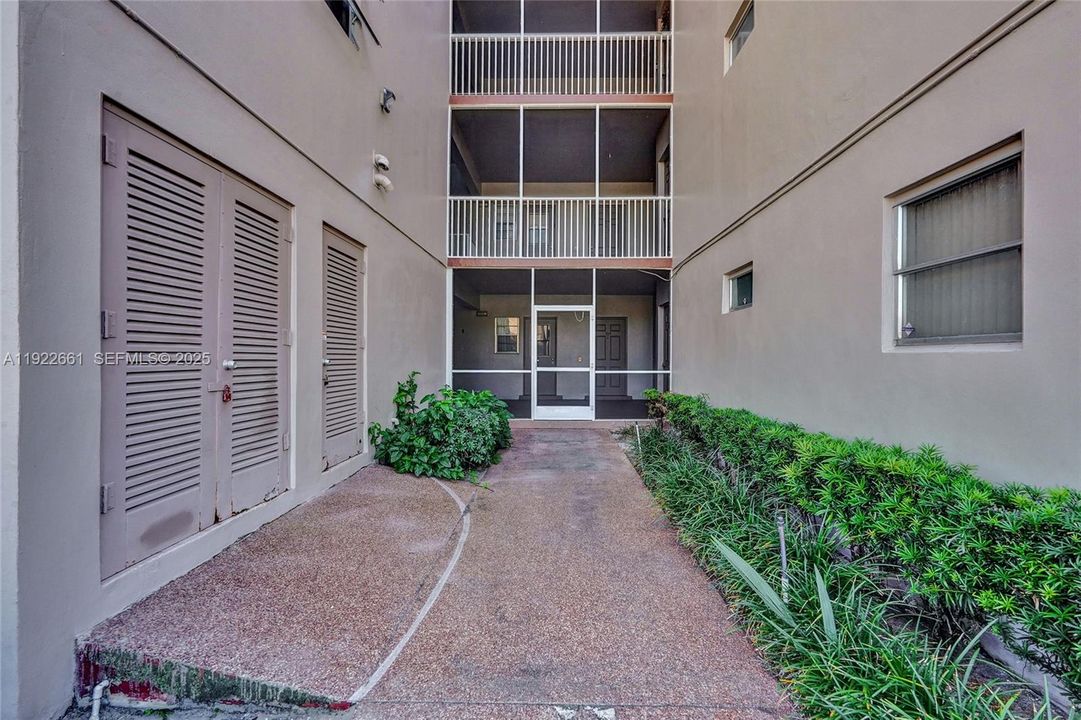 待售: $239,000 (2 贝兹, 2 浴室, 856 平方英尺)