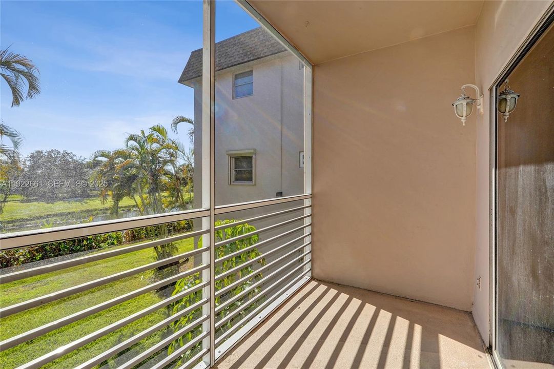 待售: $239,000 (2 贝兹, 2 浴室, 856 平方英尺)