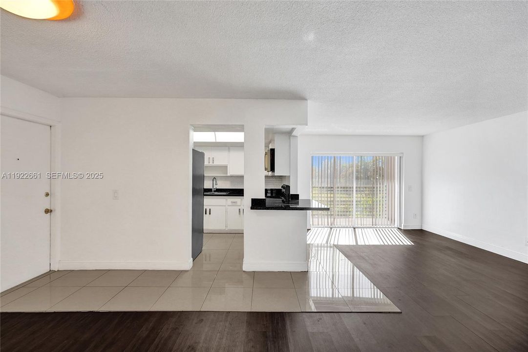 待售: $239,000 (2 贝兹, 2 浴室, 856 平方英尺)