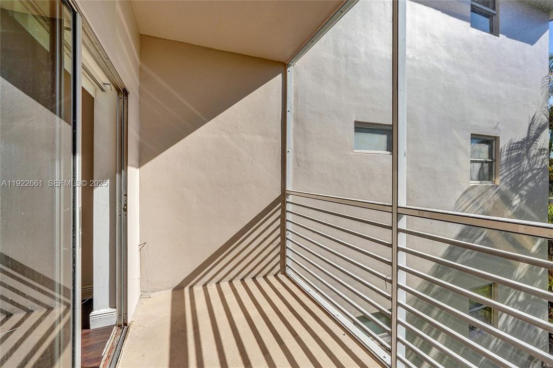 待售: $239,000 (2 贝兹, 2 浴室, 856 平方英尺)