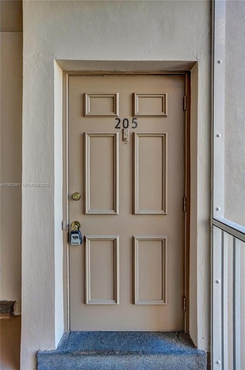 待售: $239,000 (2 贝兹, 2 浴室, 856 平方英尺)