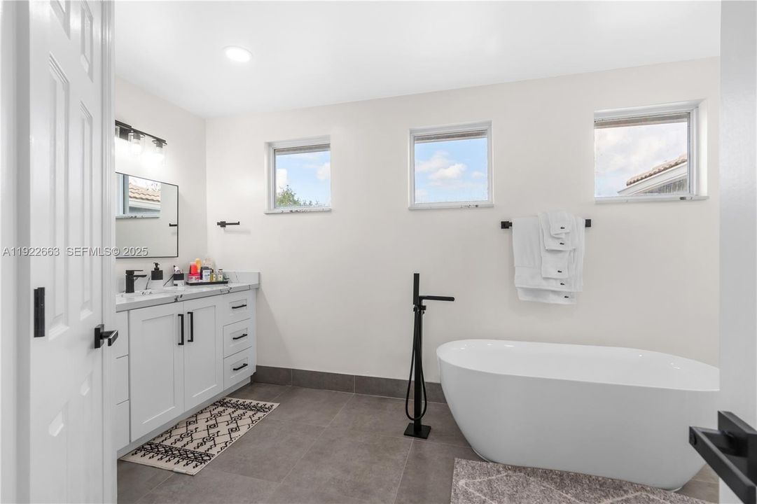 待售: $950,000 (4 贝兹, 3 浴室, 2598 平方英尺)