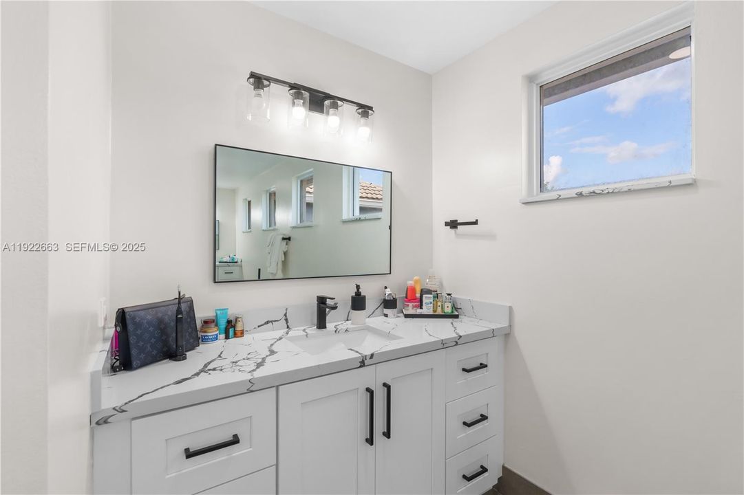 待售: $950,000 (4 贝兹, 3 浴室, 2598 平方英尺)