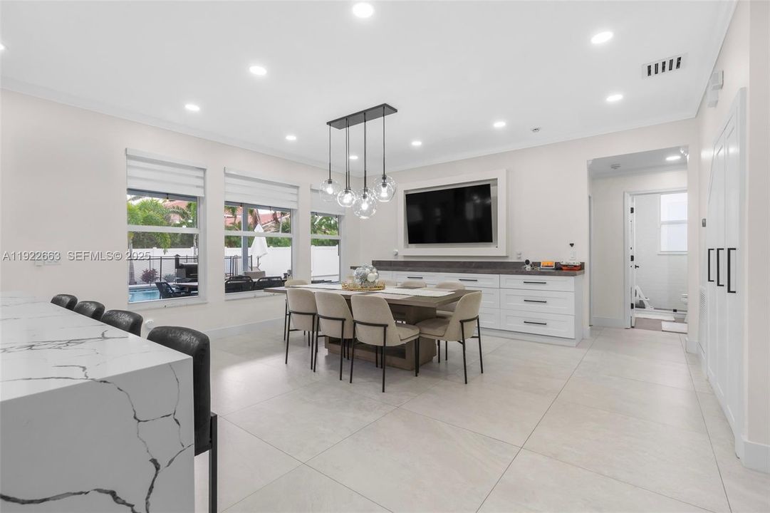 待售: $950,000 (4 贝兹, 3 浴室, 2598 平方英尺)