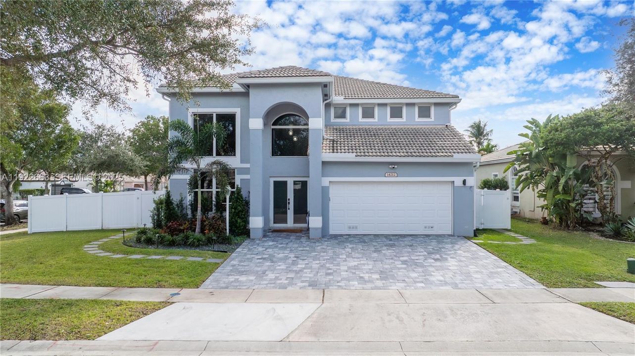 待售: $950,000 (4 贝兹, 3 浴室, 2598 平方英尺)