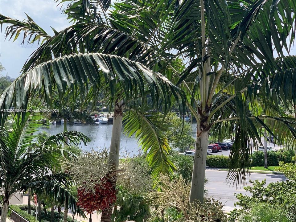 待售: $199,000 (1 贝兹, 1 浴室, 828 平方英尺)