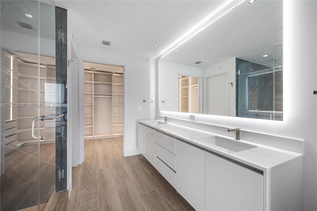 For Rent: $16,500 (4 beds, 5 baths, 2584 Square Feet)