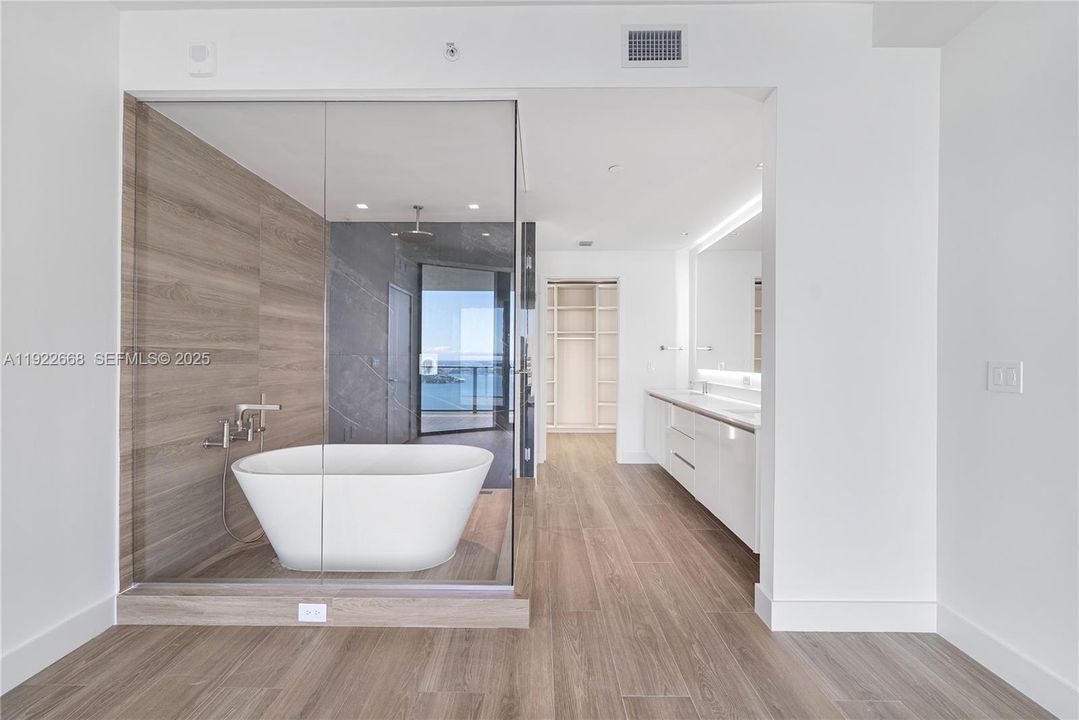 For Rent: $16,500 (4 beds, 5 baths, 2584 Square Feet)