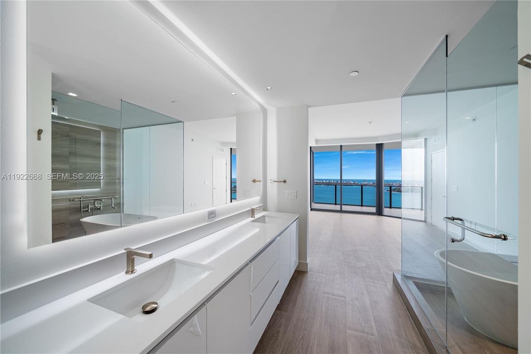 For Rent: $16,500 (4 beds, 5 baths, 2584 Square Feet)