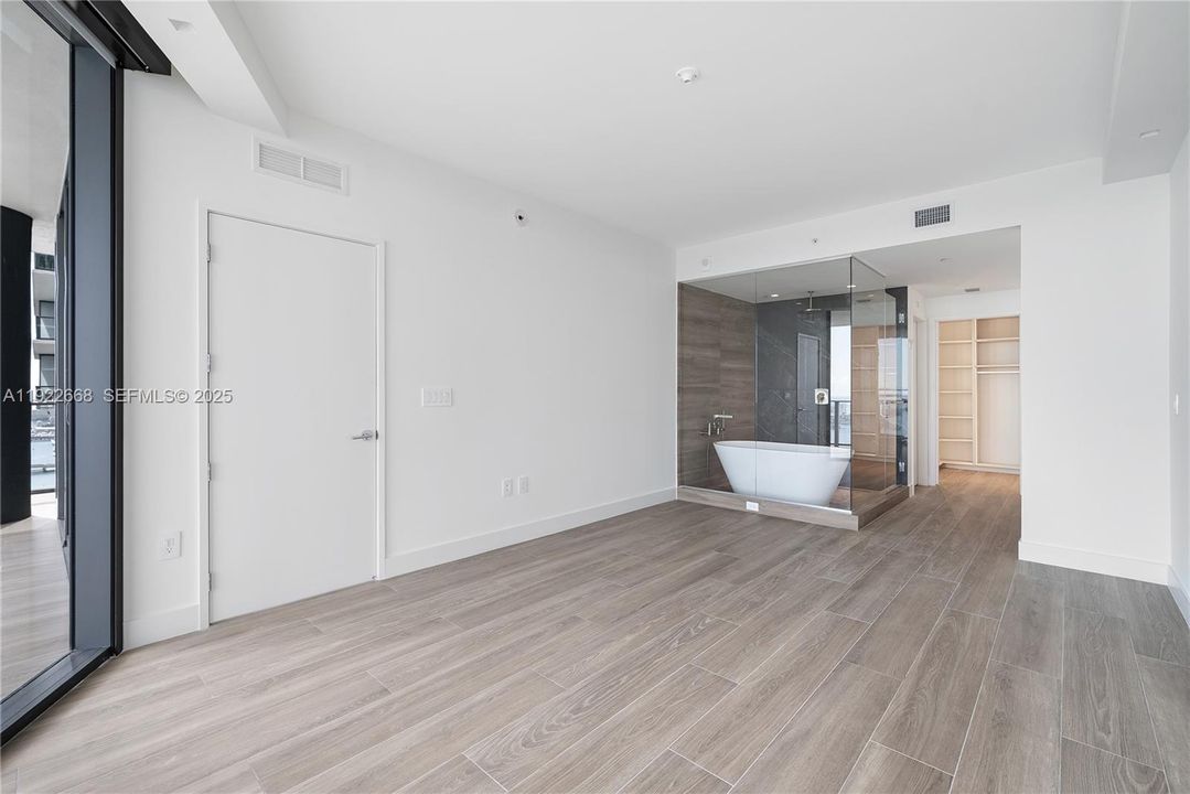 For Rent: $16,500 (4 beds, 5 baths, 2584 Square Feet)