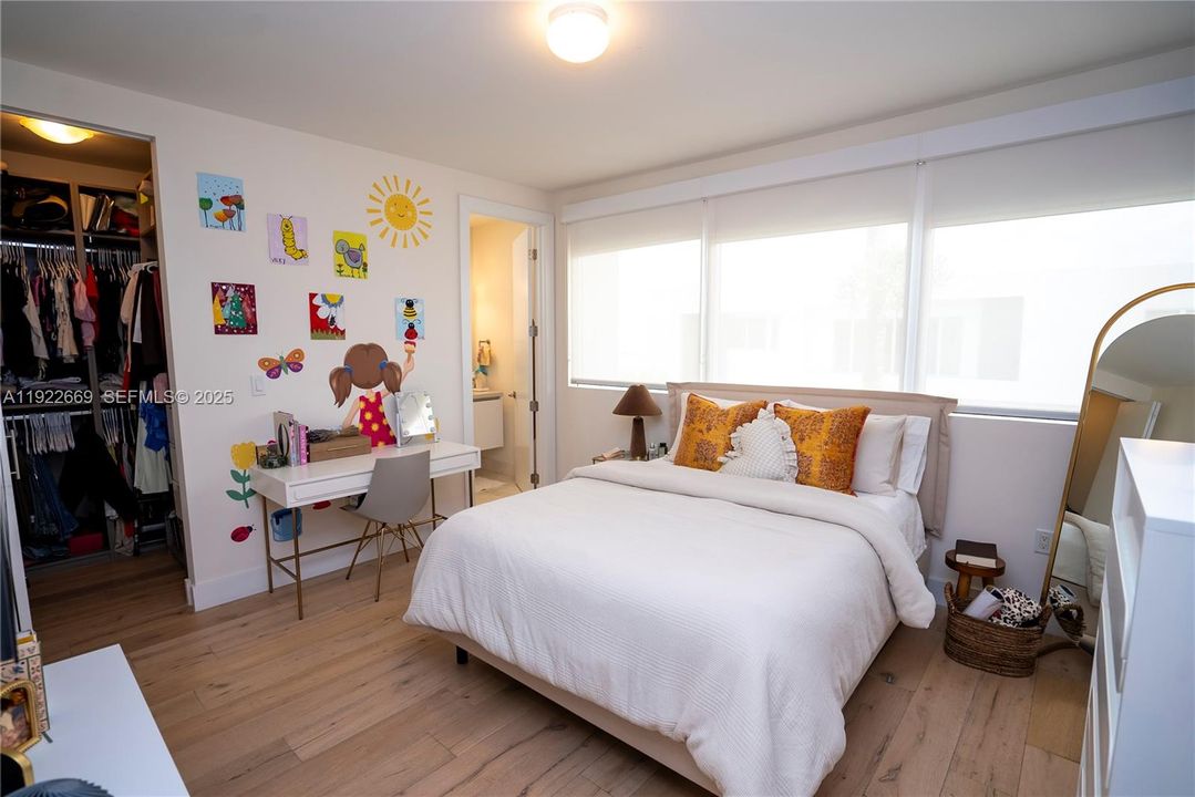 For Sale: $2,349,000 (6 beds, 7 baths, 4874 Square Feet)