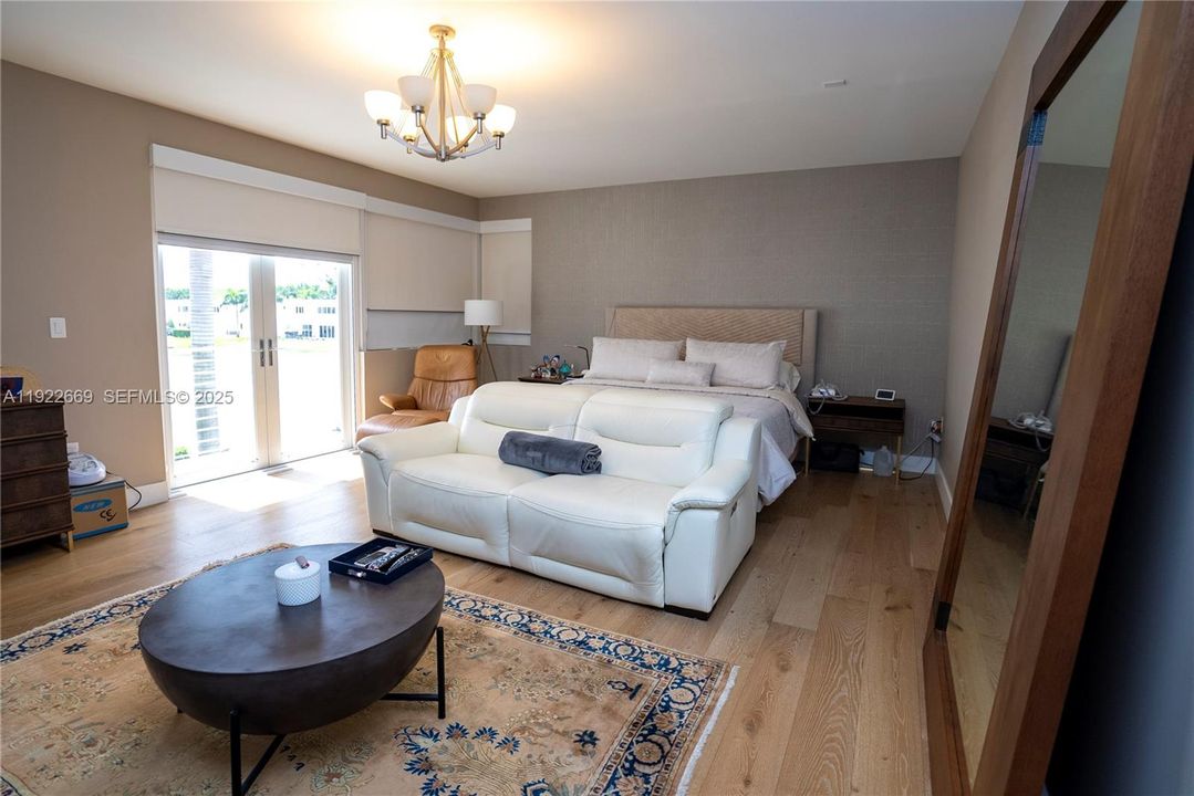 For Sale: $2,349,000 (6 beds, 7 baths, 4874 Square Feet)