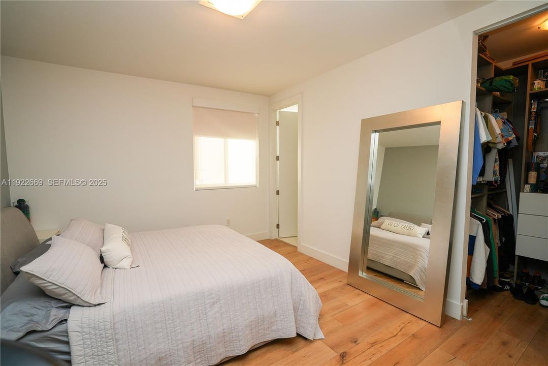 For Sale: $2,349,000 (6 beds, 7 baths, 4874 Square Feet)