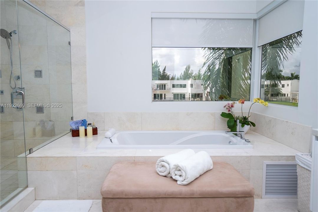 For Sale: $2,349,000 (6 beds, 7 baths, 4874 Square Feet)