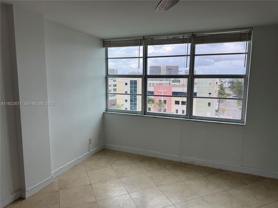 出租: $3,150 (1 贝兹, 1 浴室, 1000 平方英尺)