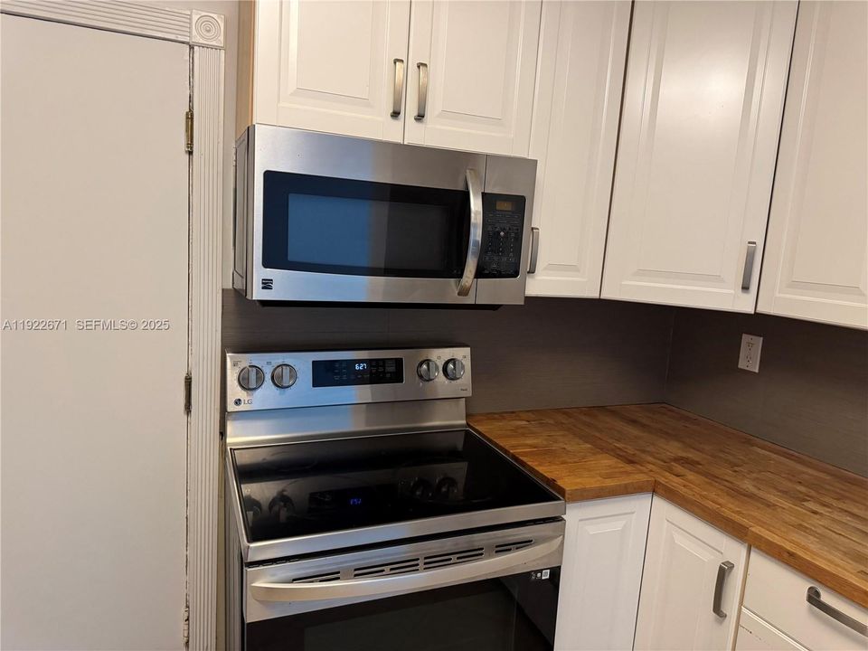 出租: $3,150 (1 贝兹, 1 浴室, 1000 平方英尺)