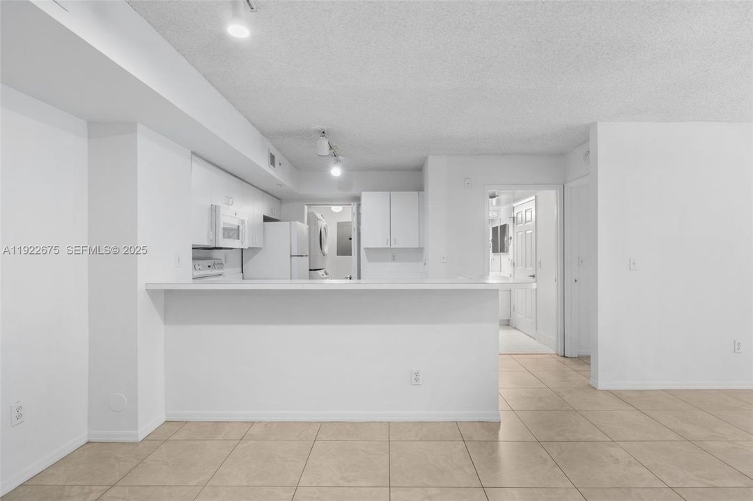 待售: $259,900 (2 贝兹, 2 浴室, 1124 平方英尺)