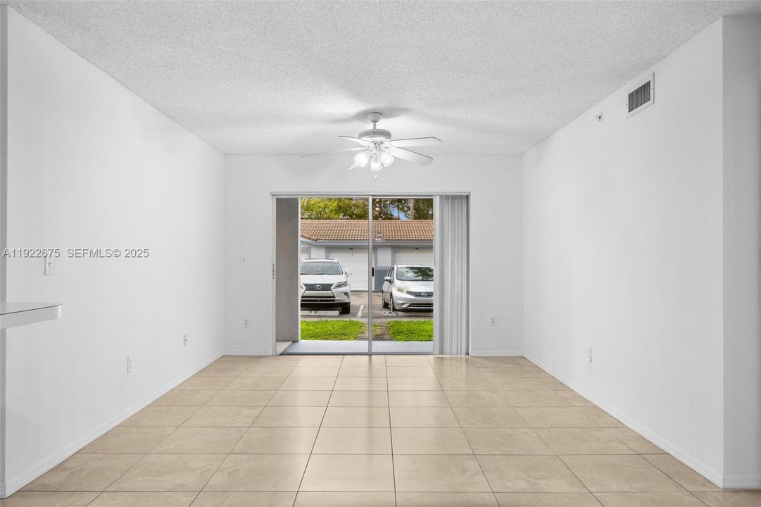 待售: $259,900 (2 贝兹, 2 浴室, 1124 平方英尺)