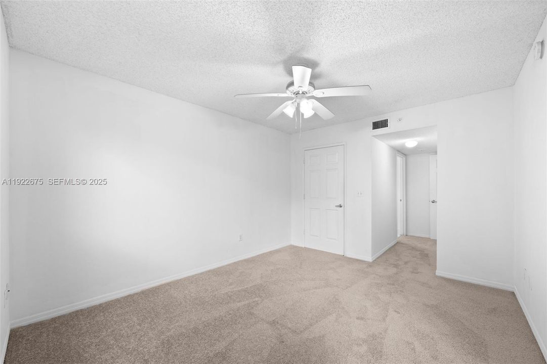 待售: $259,900 (2 贝兹, 2 浴室, 1124 平方英尺)