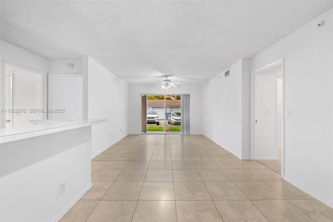 待售: $259,900 (2 贝兹, 2 浴室, 1124 平方英尺)