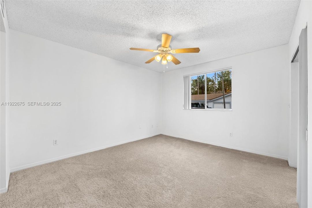 待售: $259,900 (2 贝兹, 2 浴室, 1124 平方英尺)