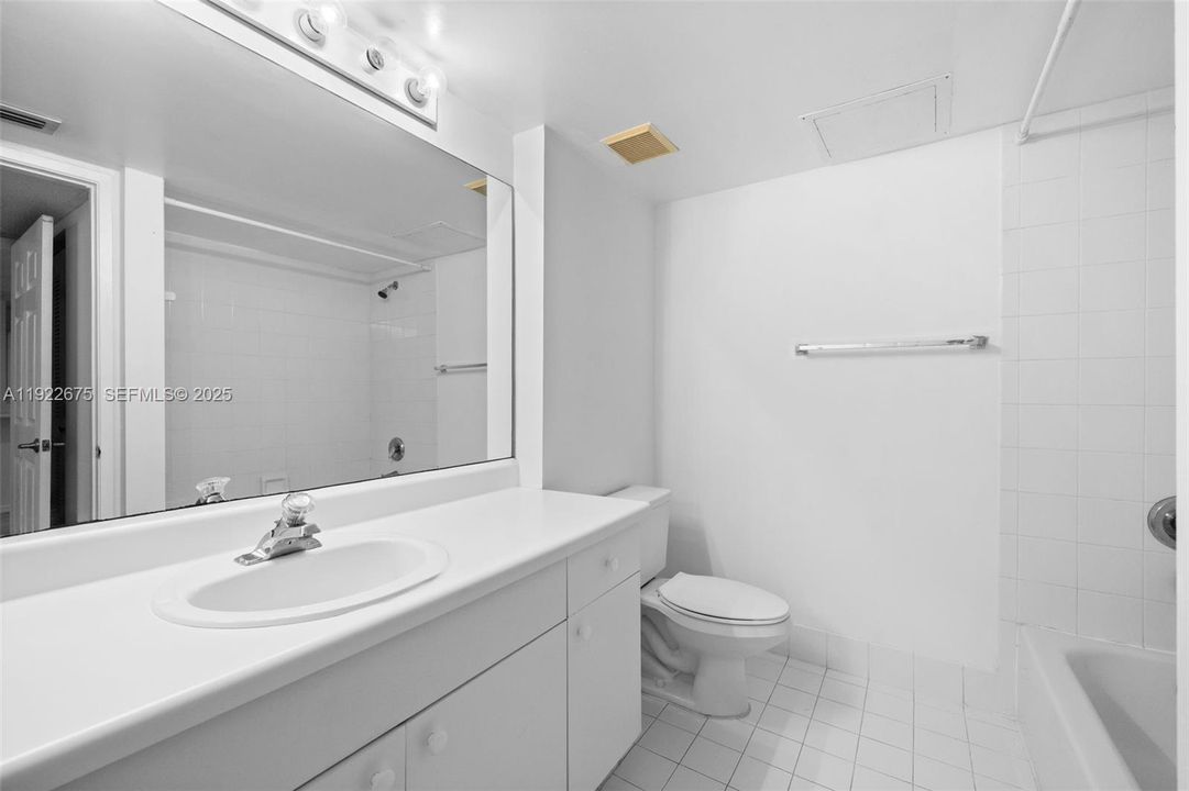 待售: $259,900 (2 贝兹, 2 浴室, 1124 平方英尺)