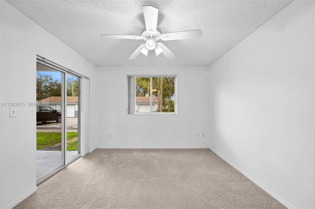 待售: $259,900 (2 贝兹, 2 浴室, 1124 平方英尺)