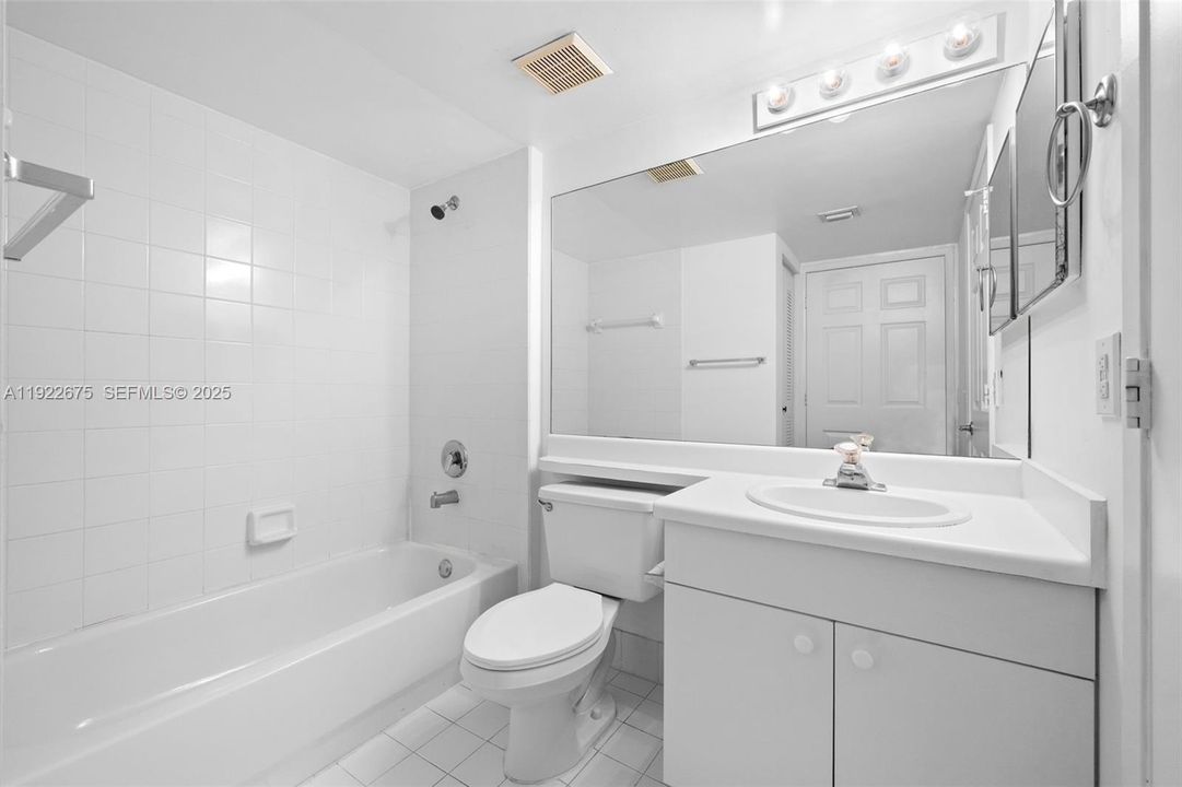 待售: $259,900 (2 贝兹, 2 浴室, 1124 平方英尺)