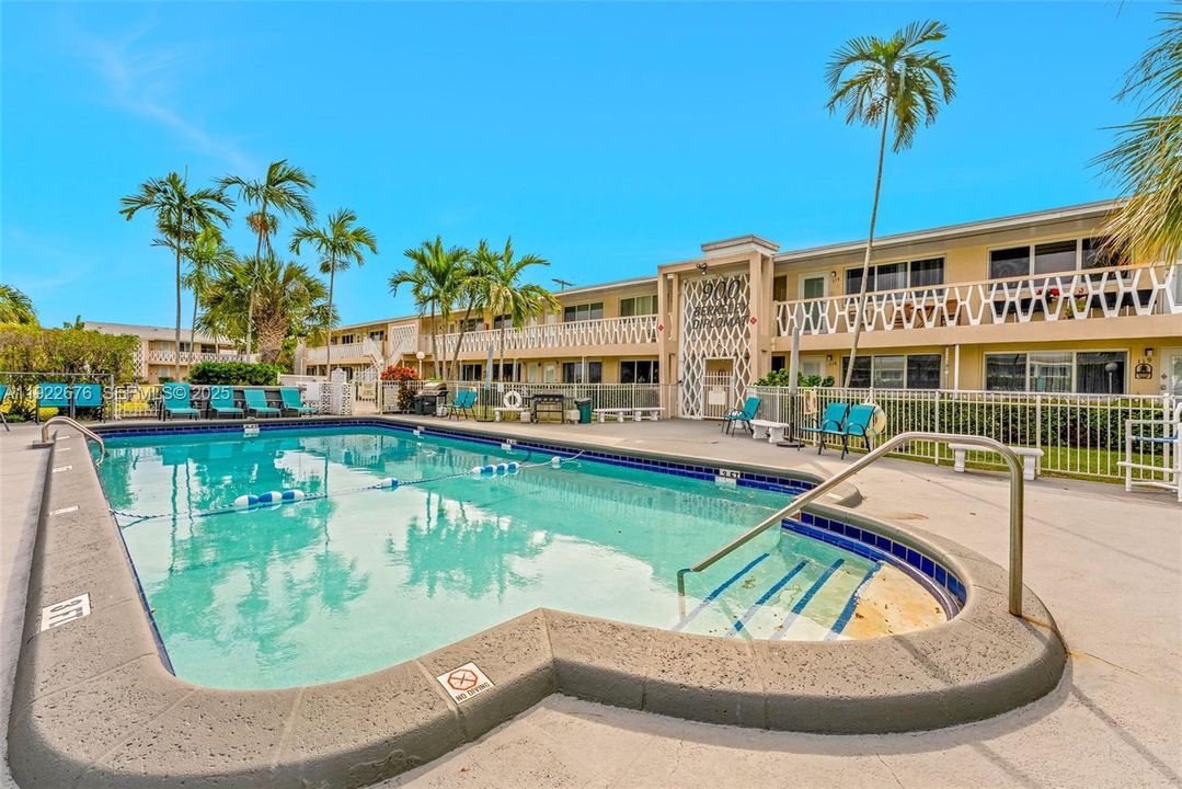 For Sale: $105,000 (1 beds, 1 baths, 604 Square Feet)