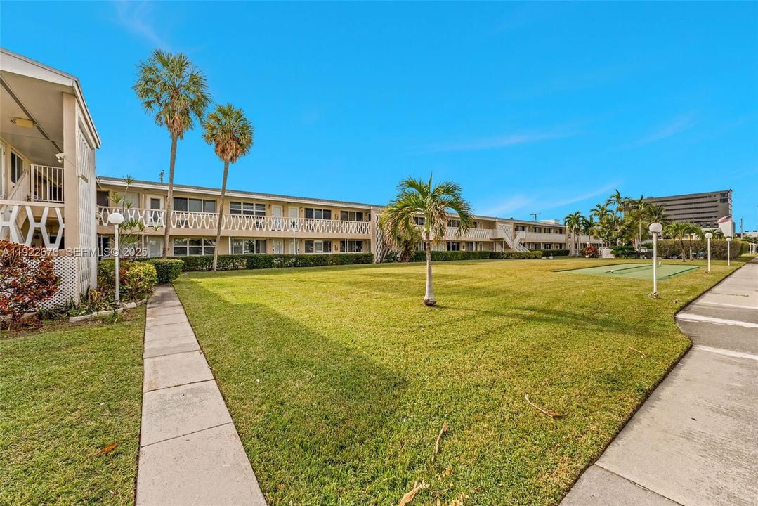 For Sale: $105,000 (1 beds, 1 baths, 604 Square Feet)