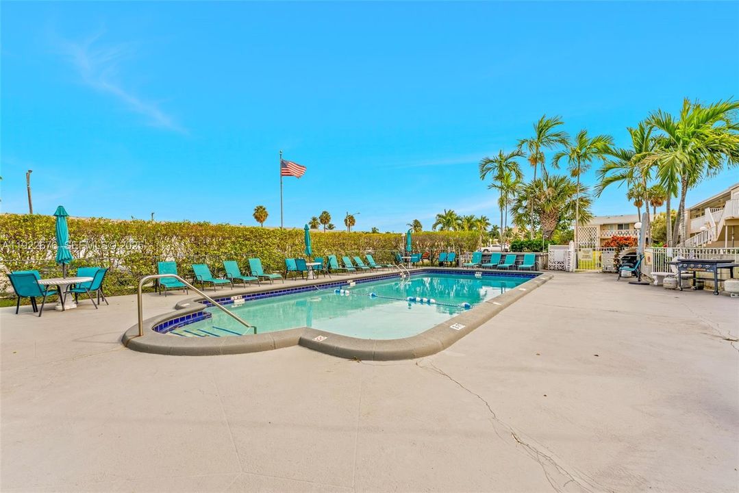 For Sale: $105,000 (1 beds, 1 baths, 604 Square Feet)