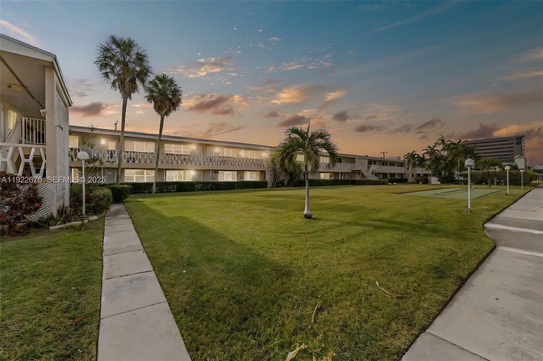 For Sale: $105,000 (1 beds, 1 baths, 604 Square Feet)