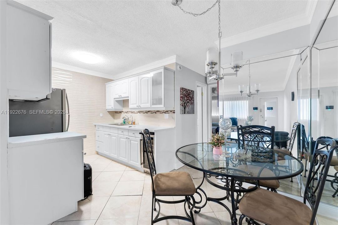 For Sale: $105,000 (1 beds, 1 baths, 604 Square Feet)