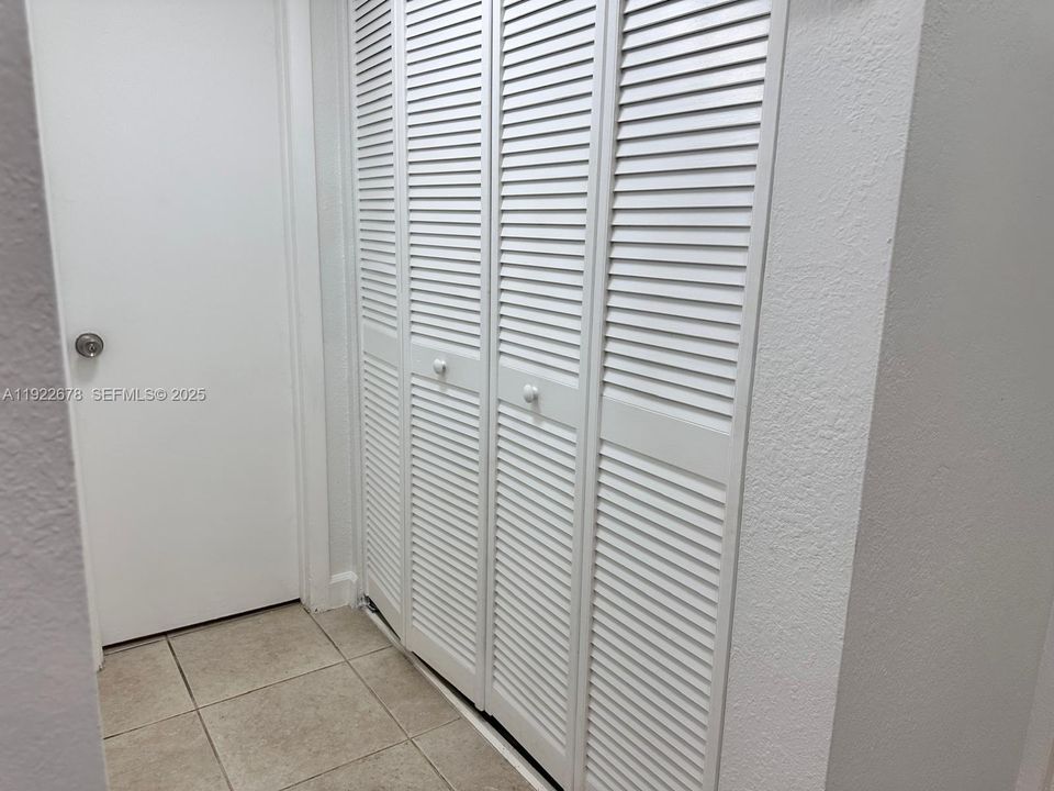 В аренду: $1,900 (1 спален, 1 ванн, 850 Квадратных фут)