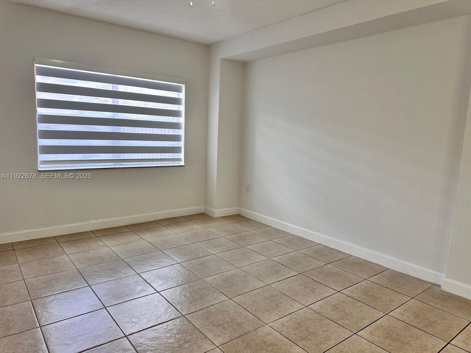 В аренду: $1,900 (1 спален, 1 ванн, 850 Квадратных фут)