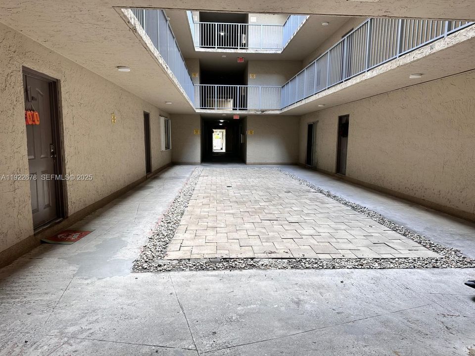 В аренду: $1,900 (1 спален, 1 ванн, 850 Квадратных фут)