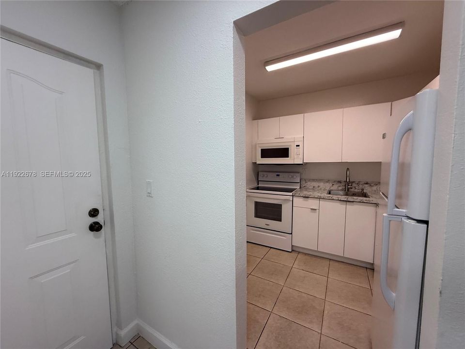 В аренду: $1,900 (1 спален, 1 ванн, 850 Квадратных фут)