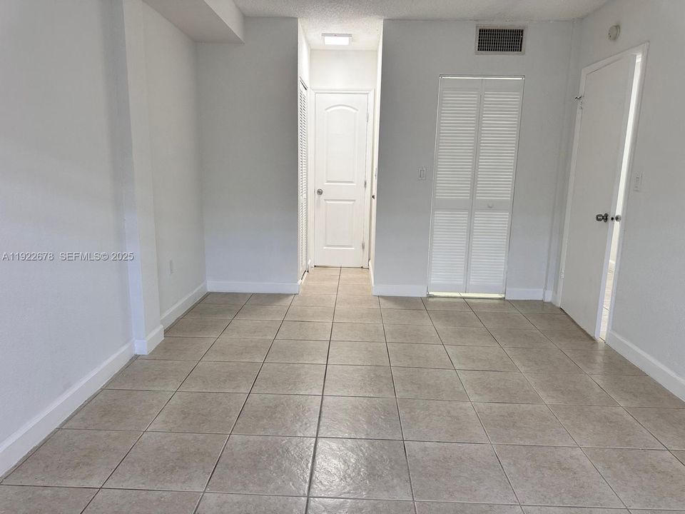 В аренду: $1,900 (1 спален, 1 ванн, 850 Квадратных фут)